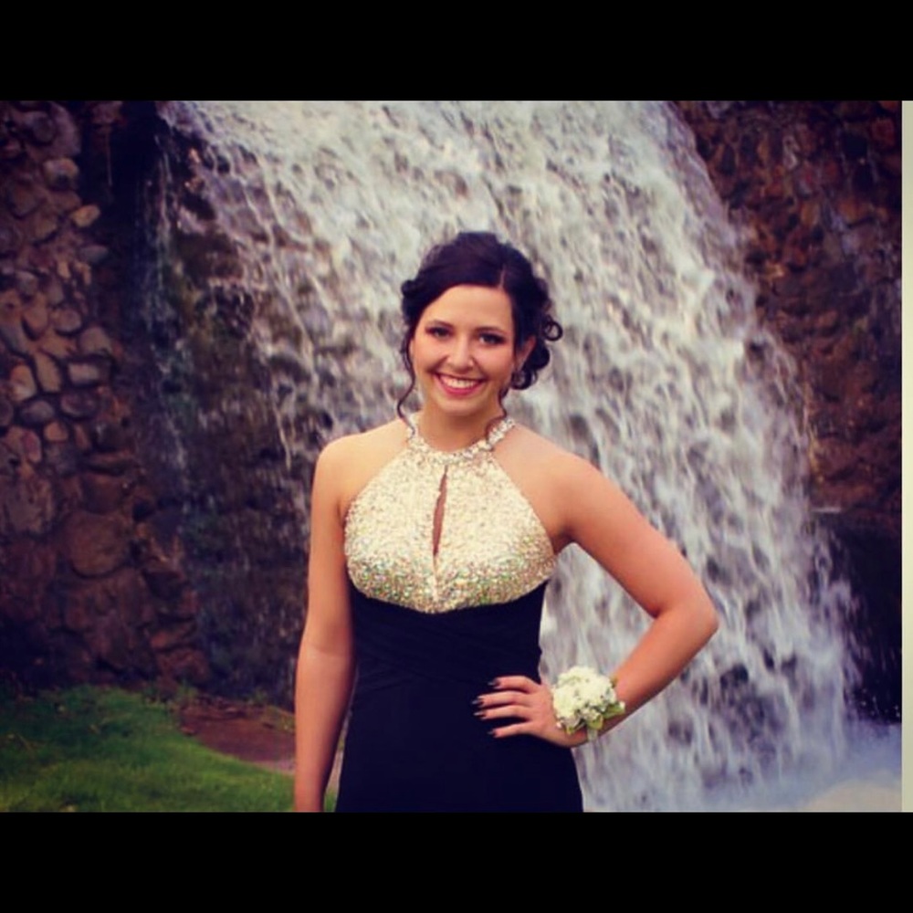 Prom Dress - Picture 2 of 5